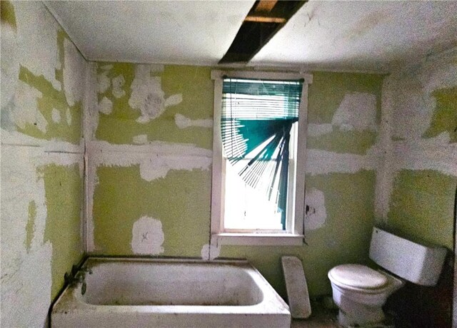 411 E Sarah St, Beeville, TX 78102 - full bath with toilet and a tub