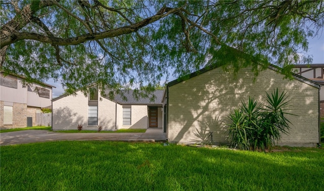 6905 Braesvalley Dr, Corpus Christi, TX 78413 - rear view of property with brick siding and a lawn