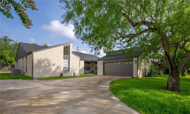 6905 Braesvalley Dr, Corpus Christi, TX 78413 - mid-century inspired home featuring brick siding, driveway, a front yard, and an attached garage