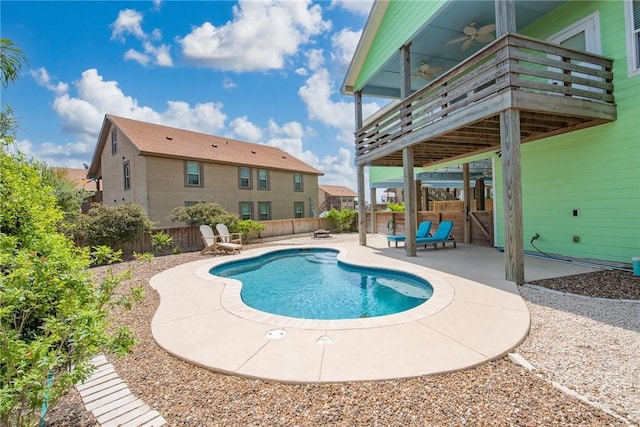 view of pool featuring a fenced in pool, a patio area, a fenced backyard, and a ceiling fan