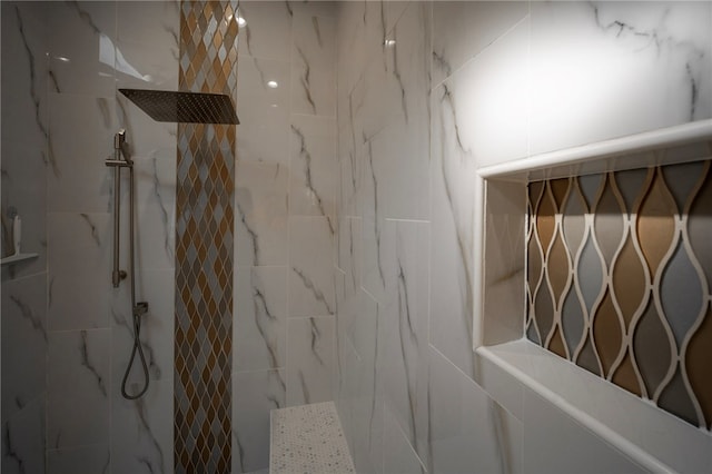 room details featuring a tile shower