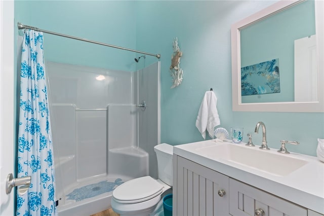 bathroom featuring a shower with curtain, vanity, and toilet