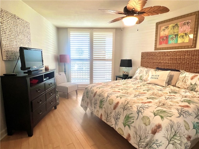 bedroom featuring light hardwood / wood-style floors and ceiling fan