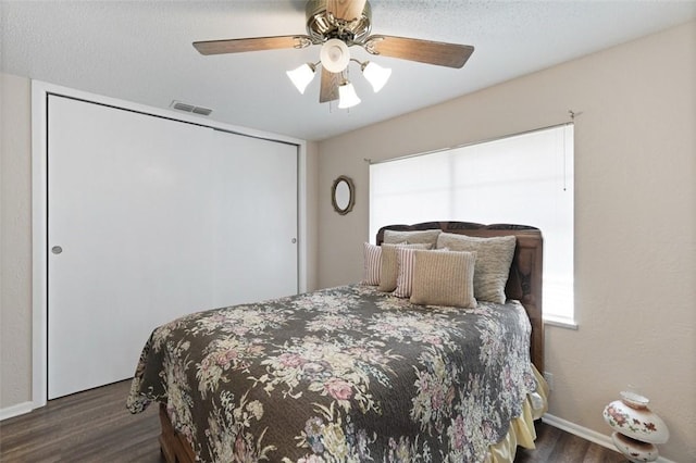 1313 E Cherrystone Dr, Corpus Christi, TX 78412 - bedroom featuring wood finished floors, a ceiling fan, and a closet