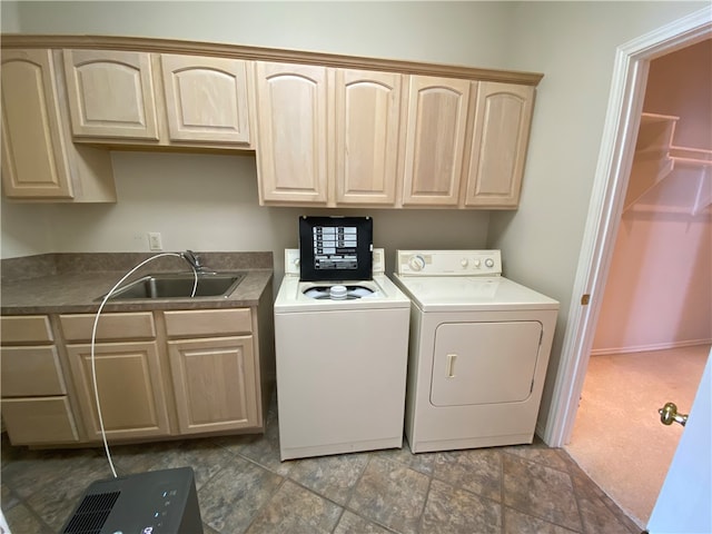 washroom featuring cabinets, carpet floors, sink, and independent washer and dryer