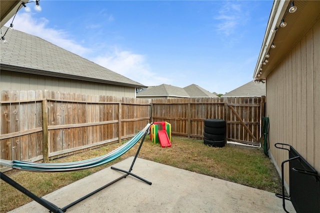 view of yard featuring a patio area