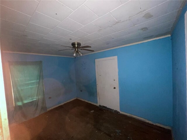 spare room featuring baseboards and ceiling fan