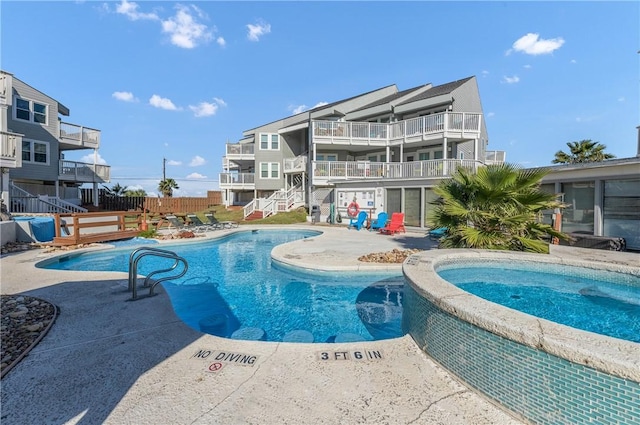 view of swimming pool