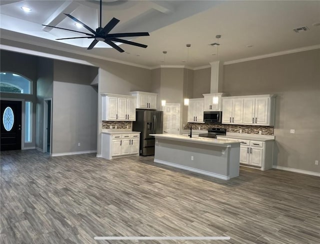 3141 Quail Springs Rd Unit 14, Corpus Christi, TX 78414 - kitchen featuring black appliances, open floor plan, tasteful backsplash, white cabinets, and light countertops
