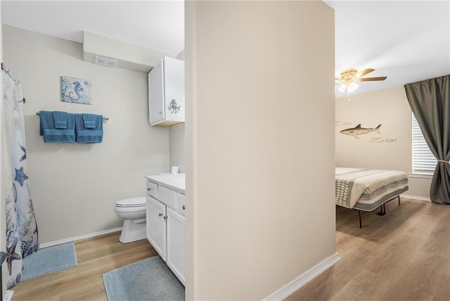 full bathroom featuring visible vents, toilet, a ceiling fan, wood finished floors, and baseboards