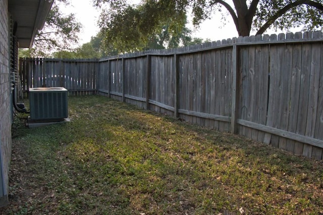2850 Tuscarora Dr, Corpus Christi, TX 78410 - view of yard featuring central air condition unit
