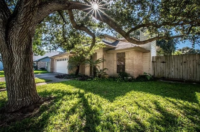 view of front facade featuring a garage and a front lawn