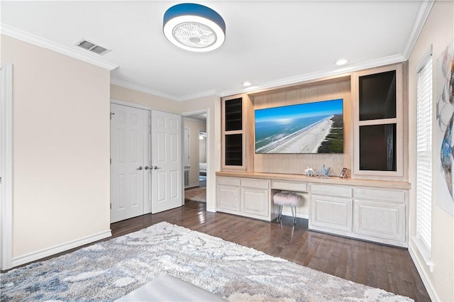 2110 Harbor Ct, Rockport, TX 78382 - bedroom with dark wood-style floors, crown molding, recessed lighting, and baseboards