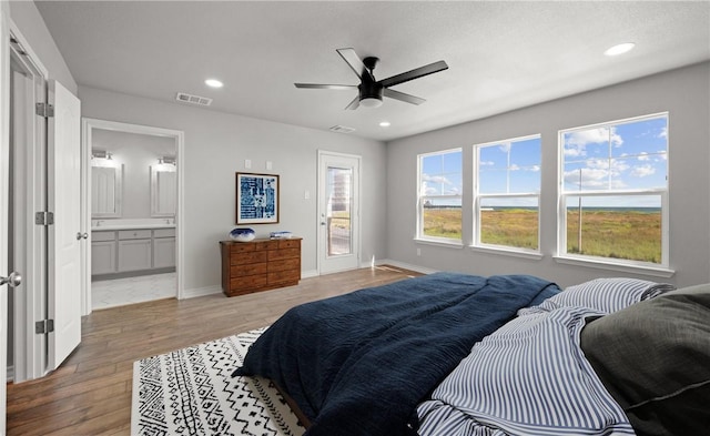 bedroom with baseboards, light wood-style flooring, visible vents, and recessed lighting