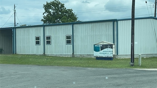 view of outbuilding