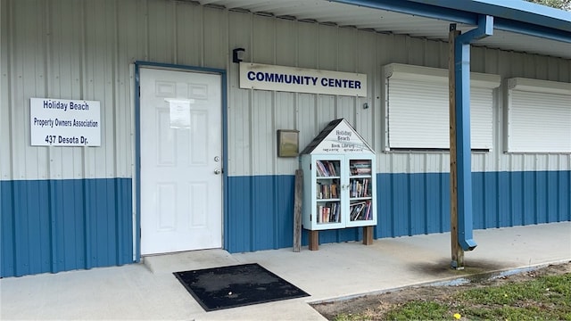 view of property entrance