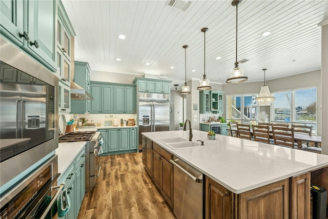 6 Sea Shell Shores Dr, Rockport, TX 78382 - kitchen with green cabinetry, wood finished floors, visible vents, a sink, and high quality appliances