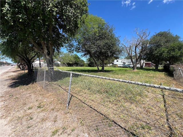 Listing photo 2 for 514 S Cameron St, Alice TX 78332