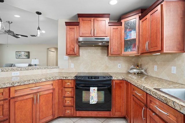 kitchen featuring under cabinet range hood, backsplash, ceiling fan, and black range with electric cooktop