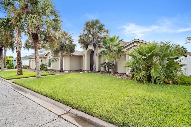 view of front of home featuring a front lawn