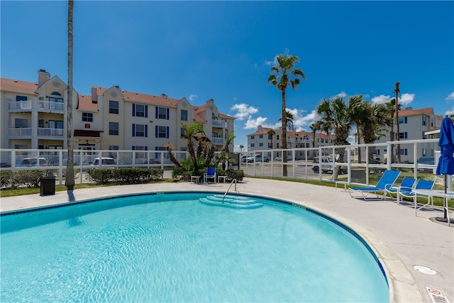 view of swimming pool