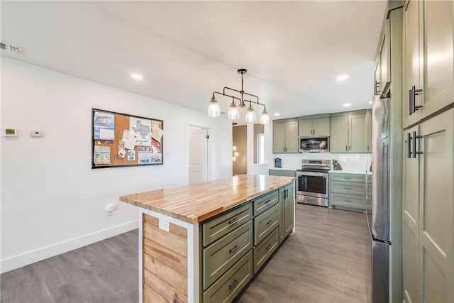 502 Corpus Christi Channel Prt, Aransas, TX 78373 - kitchen featuring stainless steel appliances, green cabinetry, butcher block counters, wood finished floors, and a center island