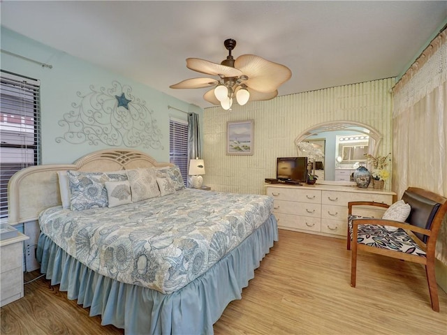 bedroom featuring light wood-style flooring and a ceiling fan