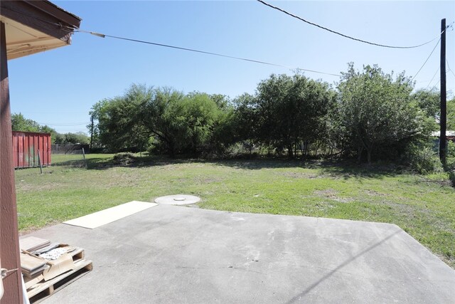 view of yard featuring a patio area