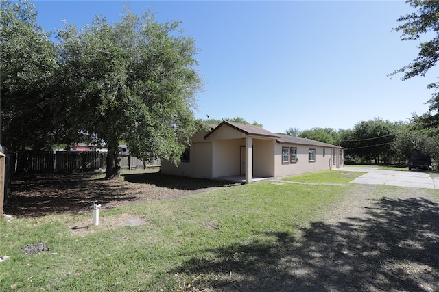 exterior space featuring a lawn