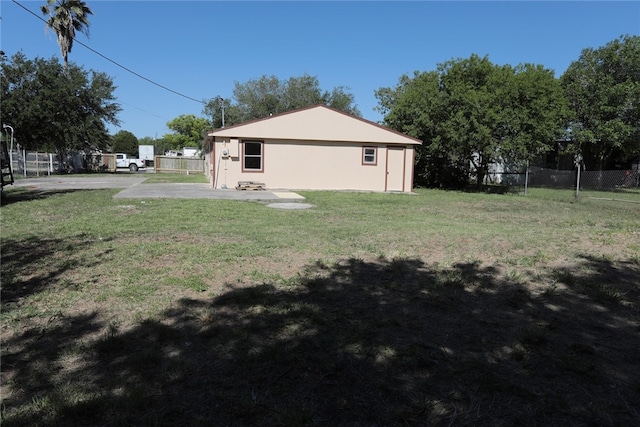 view of yard with a patio