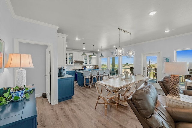 dining room featuring light hardwood / wood-style floors and ornamental molding