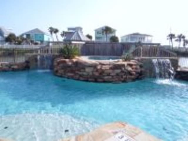 162 La Concha Blvd Unit 20, Port Aransas, TX 78373 - view of pool featuring an in-ground hot tub