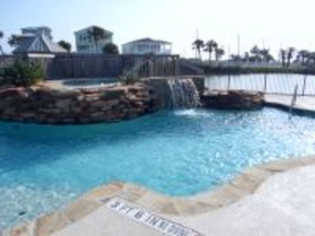 162 La Concha Blvd Unit 20, Port Aransas, TX 78373 - view of pool with a hot tub
