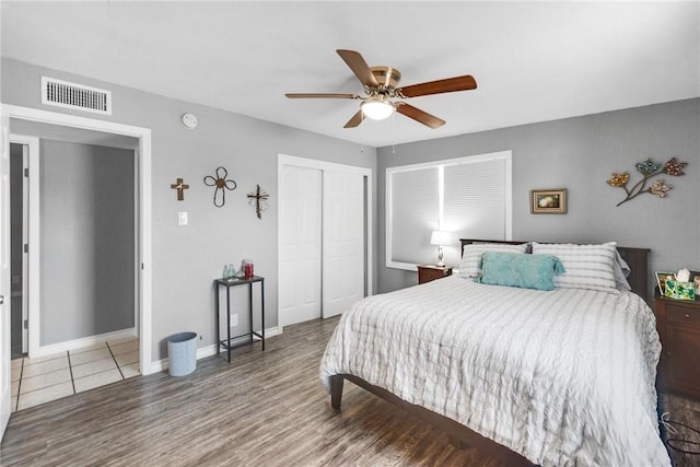 bedroom featuring wood-type flooring, a closet, and ceiling fan