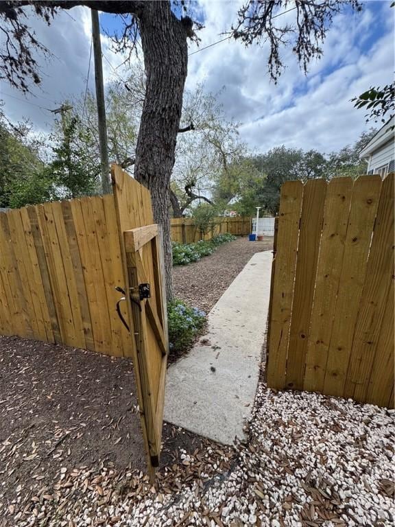1101 N Adams St N, Beeville, TX 78102 - gate with fence