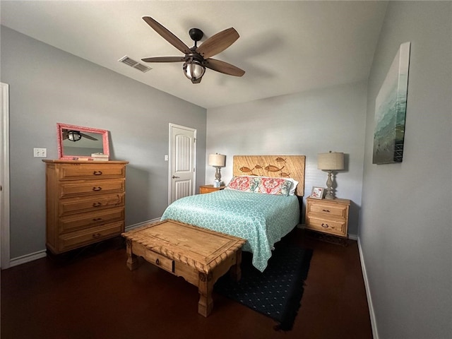 bedroom with ceiling fan