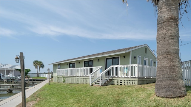 view of front of property featuring a water view and a front yard