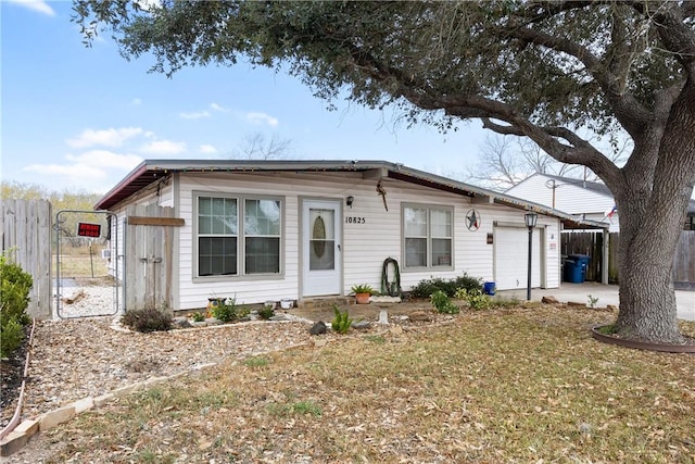 view of front facade featuring a garage and a front lawn