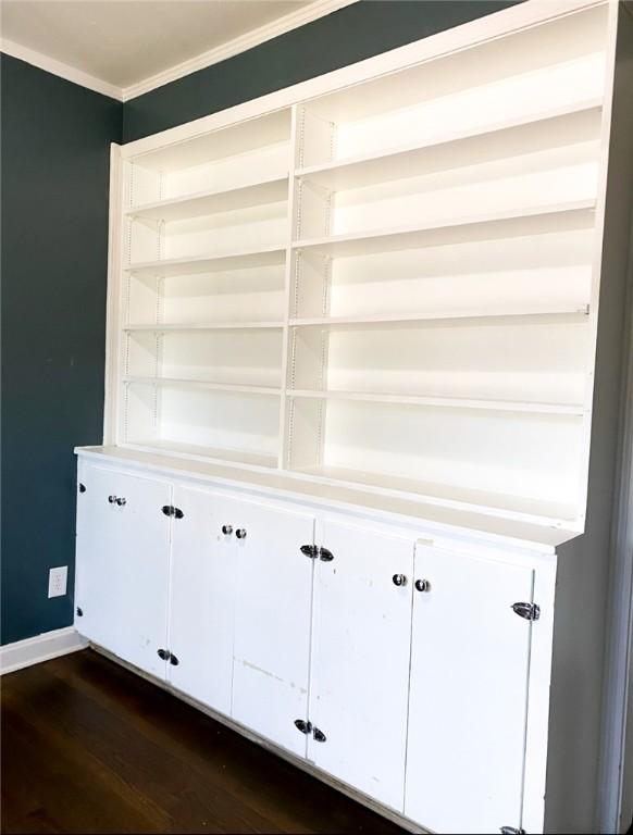601 E Joyce St, Bishop, TX 78343 - view of closet