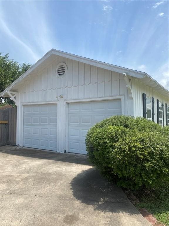 601 E Joyce St, Bishop, TX 78343 - view of detached garage