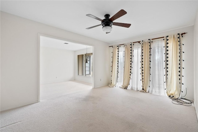 carpeted empty room featuring a ceiling fan