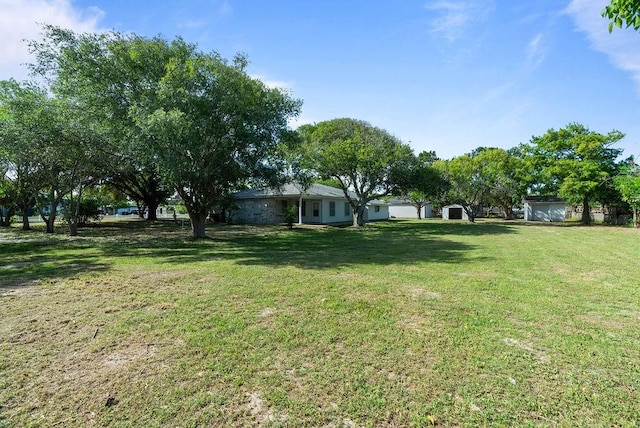2201 Woodcrest Dr, Corpus Christi, TX 78418 - view of grassy yard