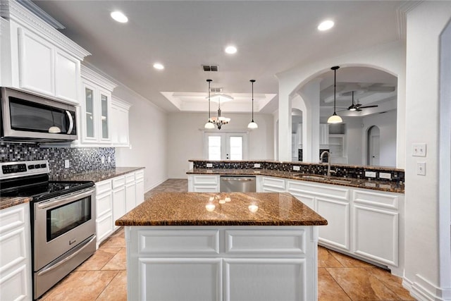 kitchen featuring a kitchen island, appliances with stainless steel finishes, sink, and pendant lighting