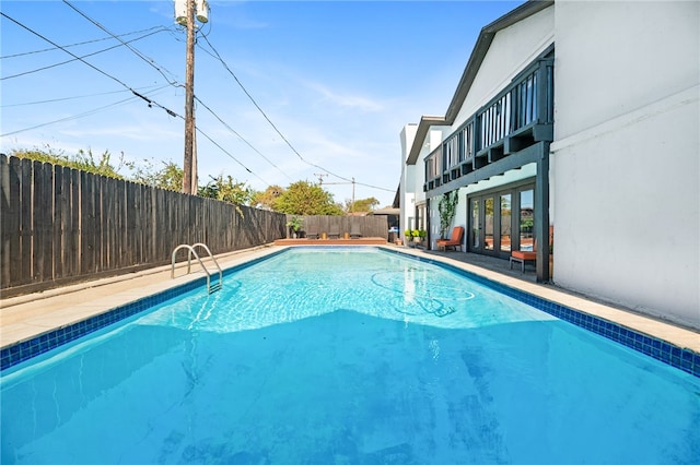 view of swimming pool