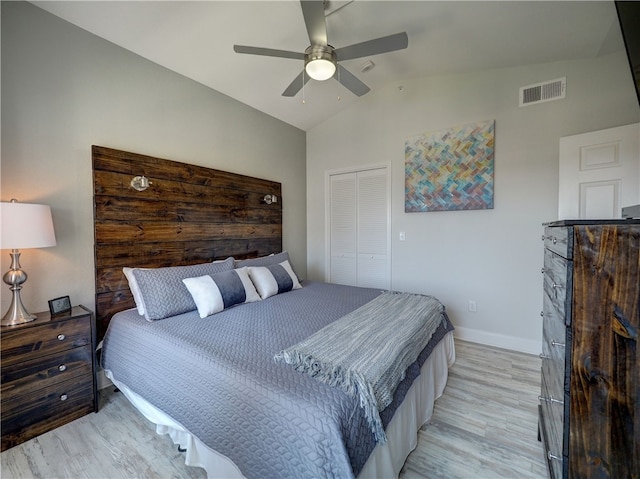 bedroom featuring light hardwood / wood-style flooring, ceiling fan, vaulted ceiling, and a closet