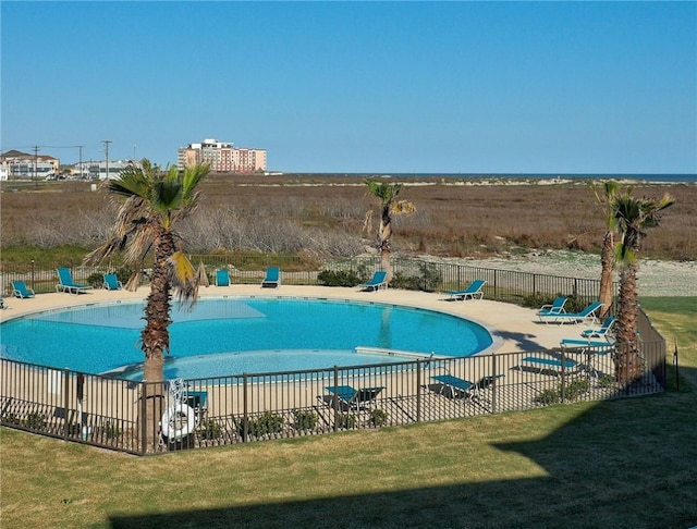 view of swimming pool featuring a lawn