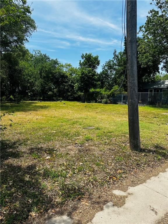 1929 Comanche St, Corpus Christi, TX 78408