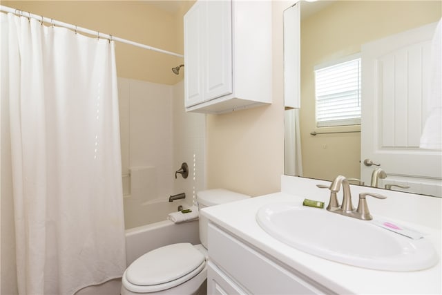 full bathroom with shower / bath combo with shower curtain, vanity, and toilet