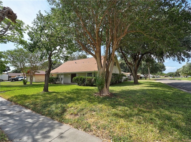 ranch-style home with a front lawn