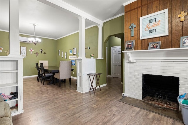 1009 E Sinton St, Sinton, TX 78387 - living area featuring ornamental molding, wood finished floors, a chandelier, a fireplace, and baseboards
